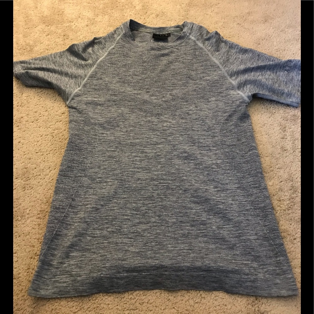 Alphalete Zenith short sleeved shirt- Large